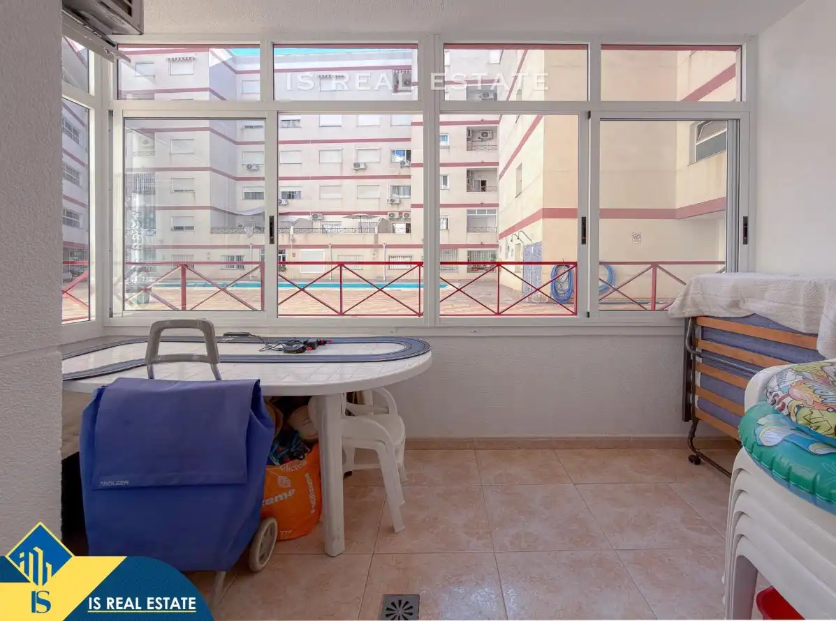 Habitación de Apartamento en venta en Torrevieja con Aire acondicionado, Calefacción y Terraza