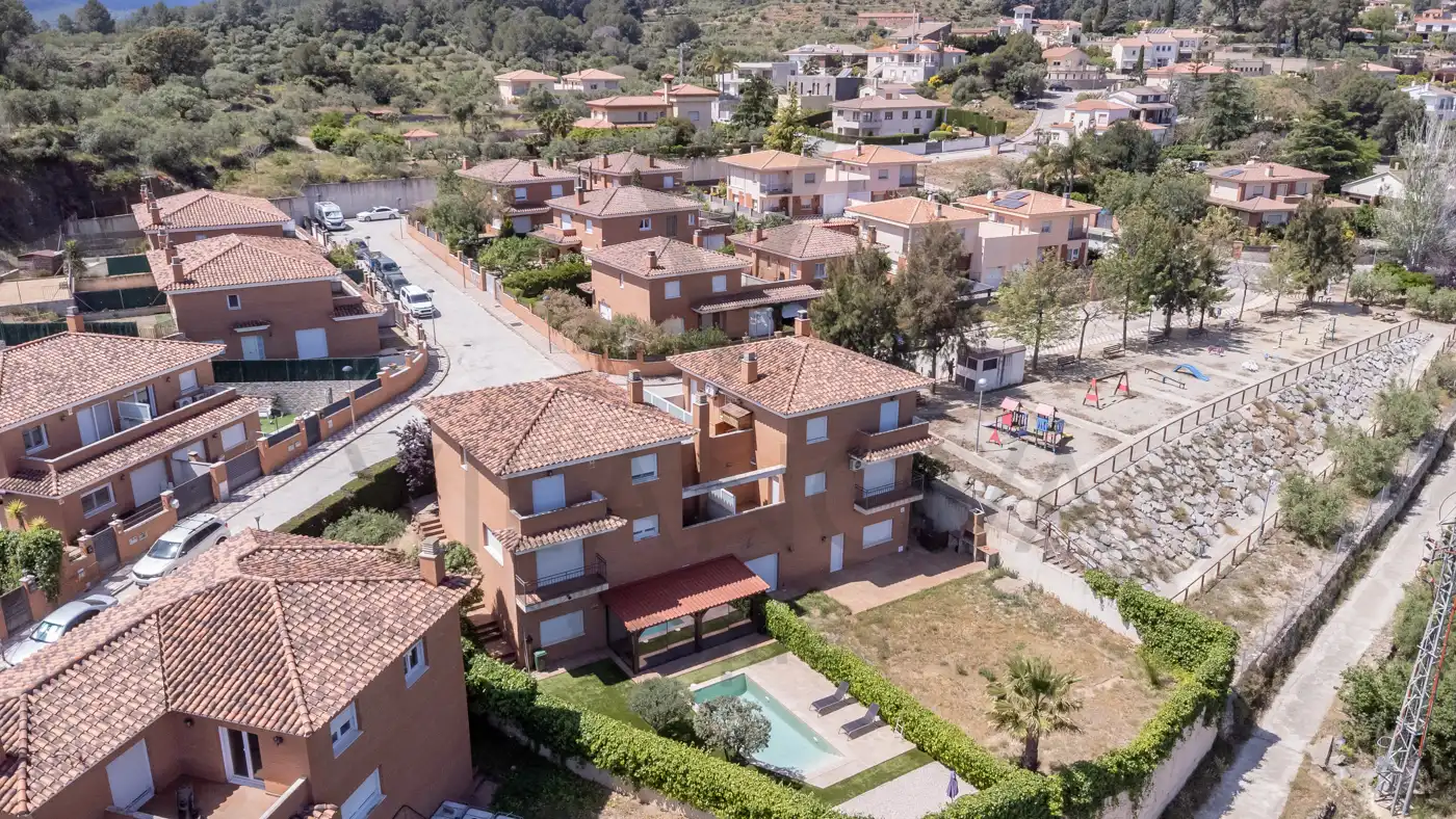 Vista exterior de Casa adosada en venda en Riudecanyes amb Aire condicionat, Calefacció i Jardí privat