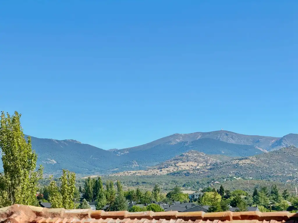 Casa aparellada amb terrassa en venda a Guadarrama