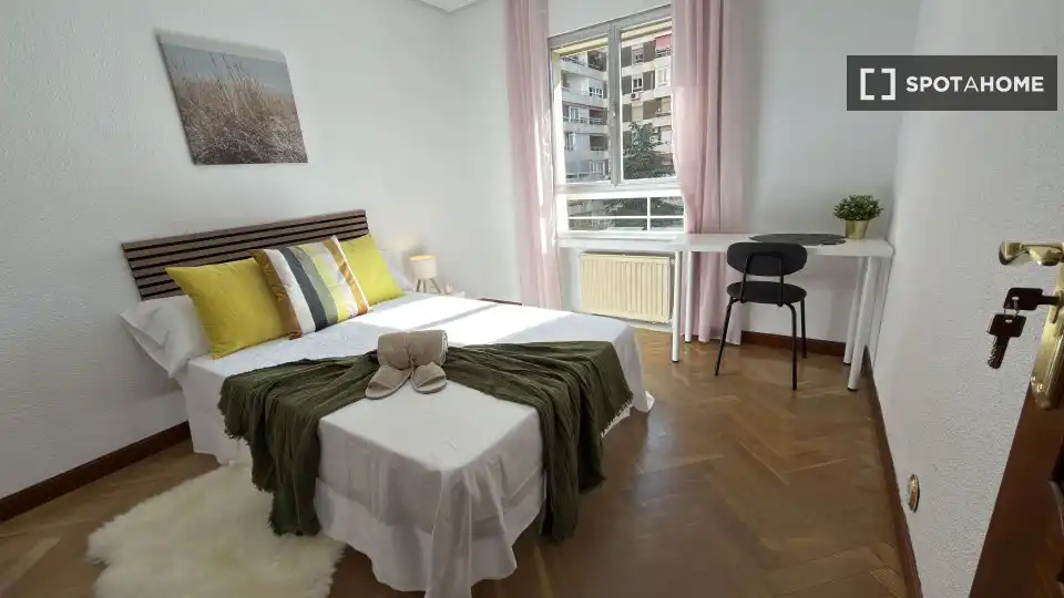 Bedroom of Flat for rent in Madrid  with Air Conditioner, Heating and Furnished