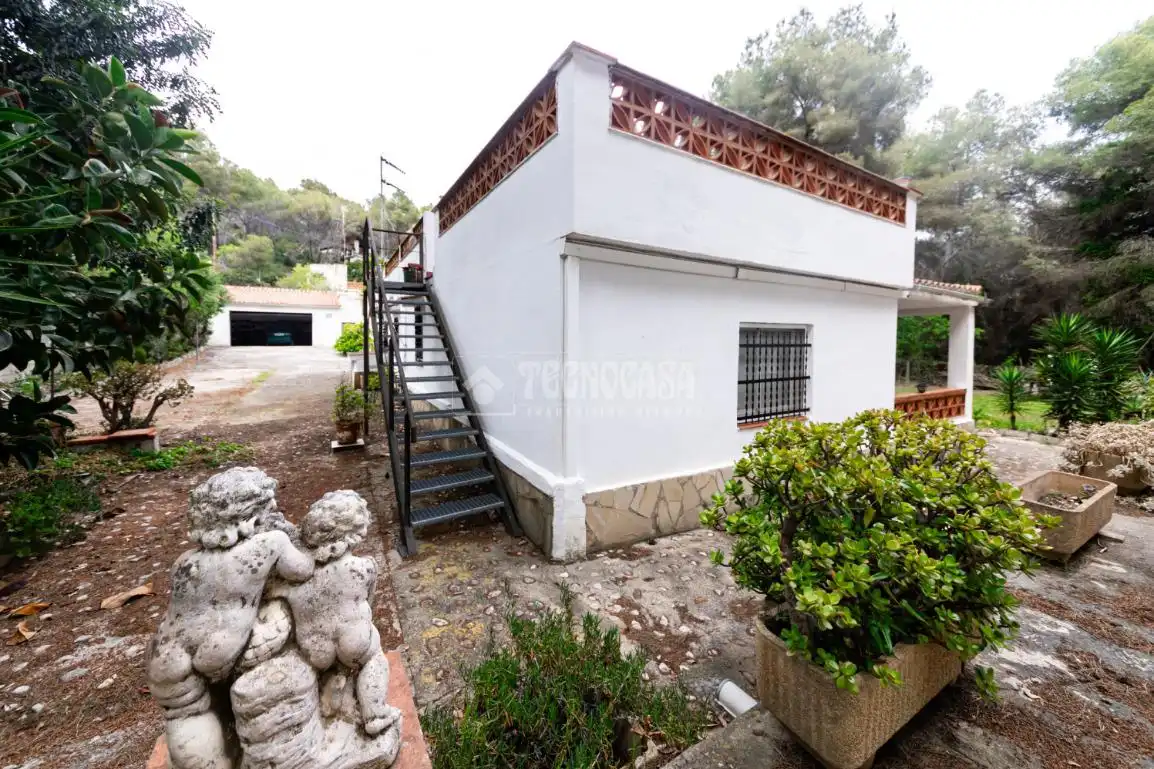 Vista exterior de Finca rústica en venta en Cubelles con Calefacción, Jardín privado y Terraza