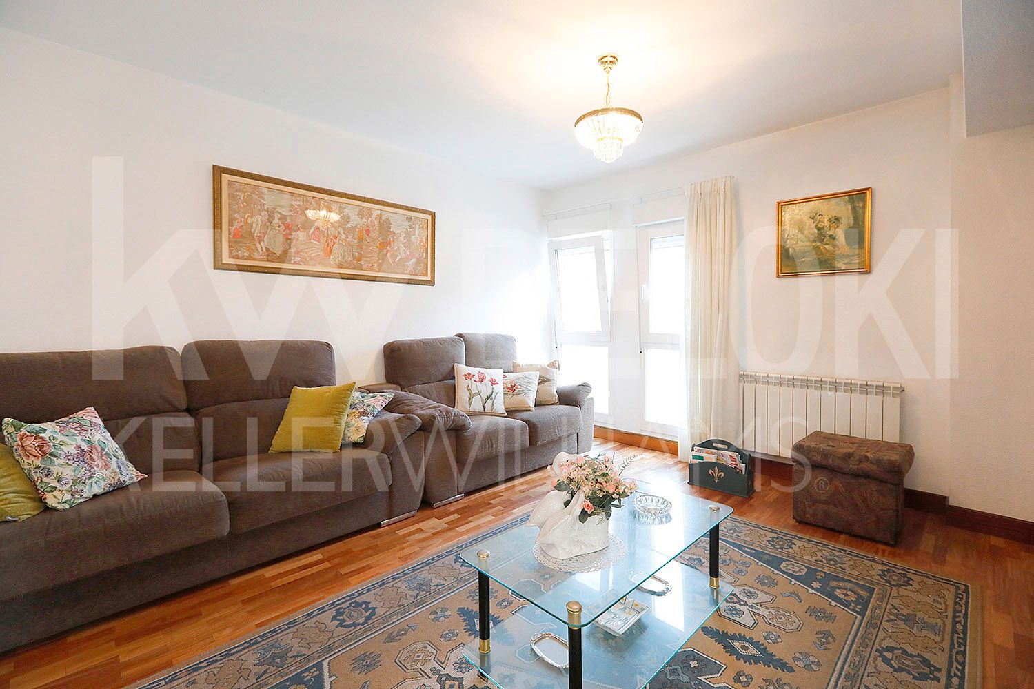 Sala d'estar de Pis en venda en Donostia - San Sebastián  amb Calefacció i Traster