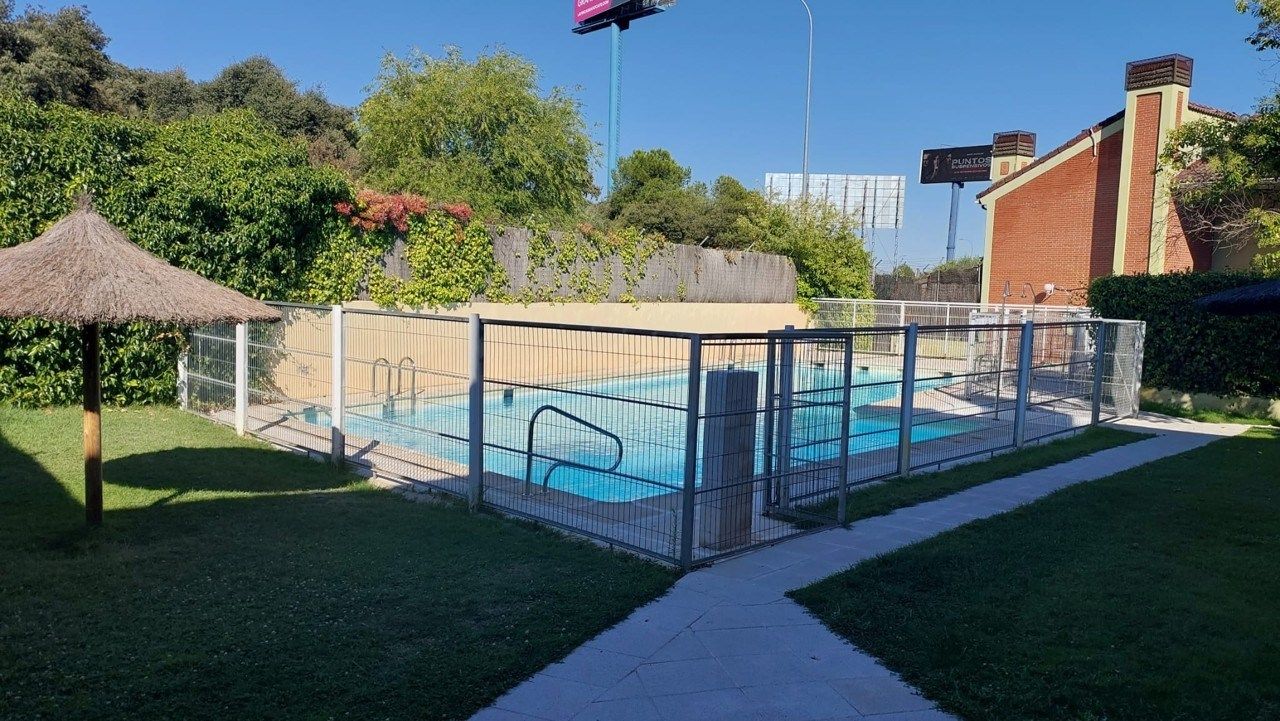 Swimming pool of Single-family semi-detached to rent in Majadahonda  with Air Conditioner, Heating and Terrace