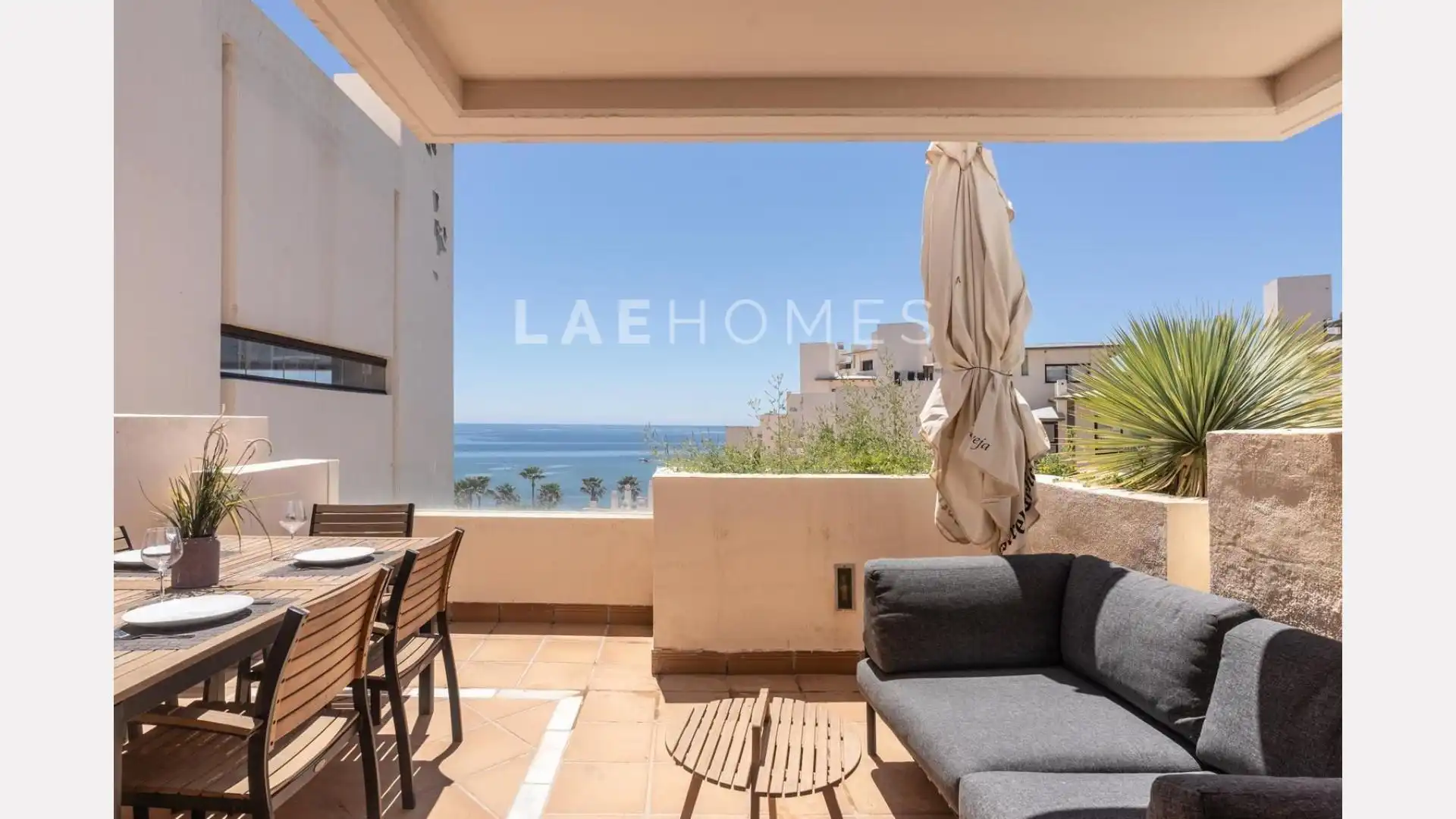 Terrasse von Dachboden zum Verkauf in Estepona mit Privatgarten, Terrasse und Abstellraum