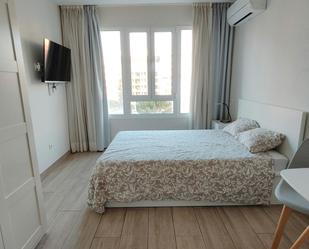 Bedroom of Flat to rent in  Madrid Capital  with Air Conditioner, Heating and Washing machine