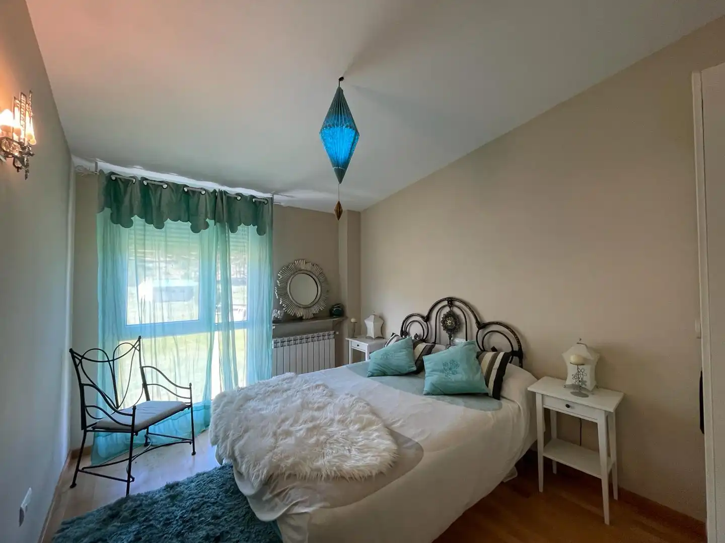 Habitación de Casa adosada en venta en San Leonardo de Yagüe con Calefacción, Jardín privado y Parquet