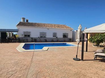 Xalet amb piscina en venda a Almayate