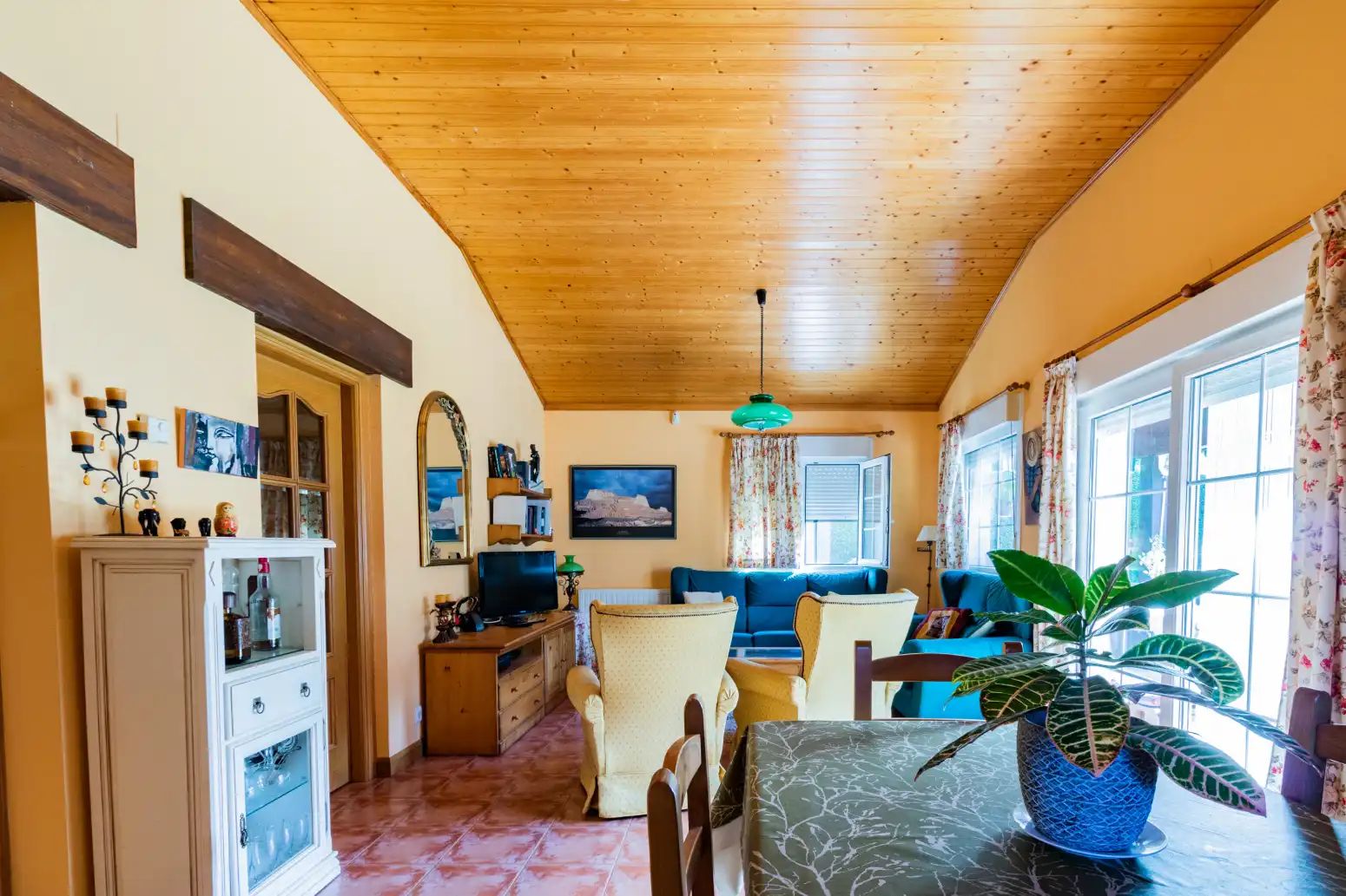 Sala de estar de Casa o chalet en venta en Ayegui / Aiegi con Calefacción, Trastero y Piscina
