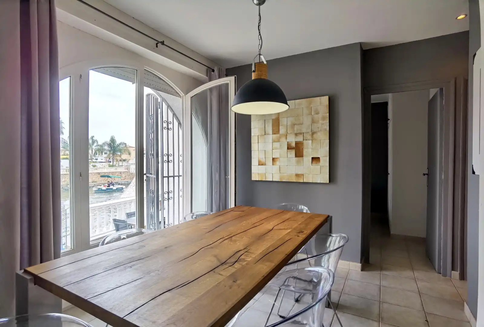 Menjador de Casa o xalet en venda en Empuriabrava amb Aire condicionat, Jardí privat i Terrassa