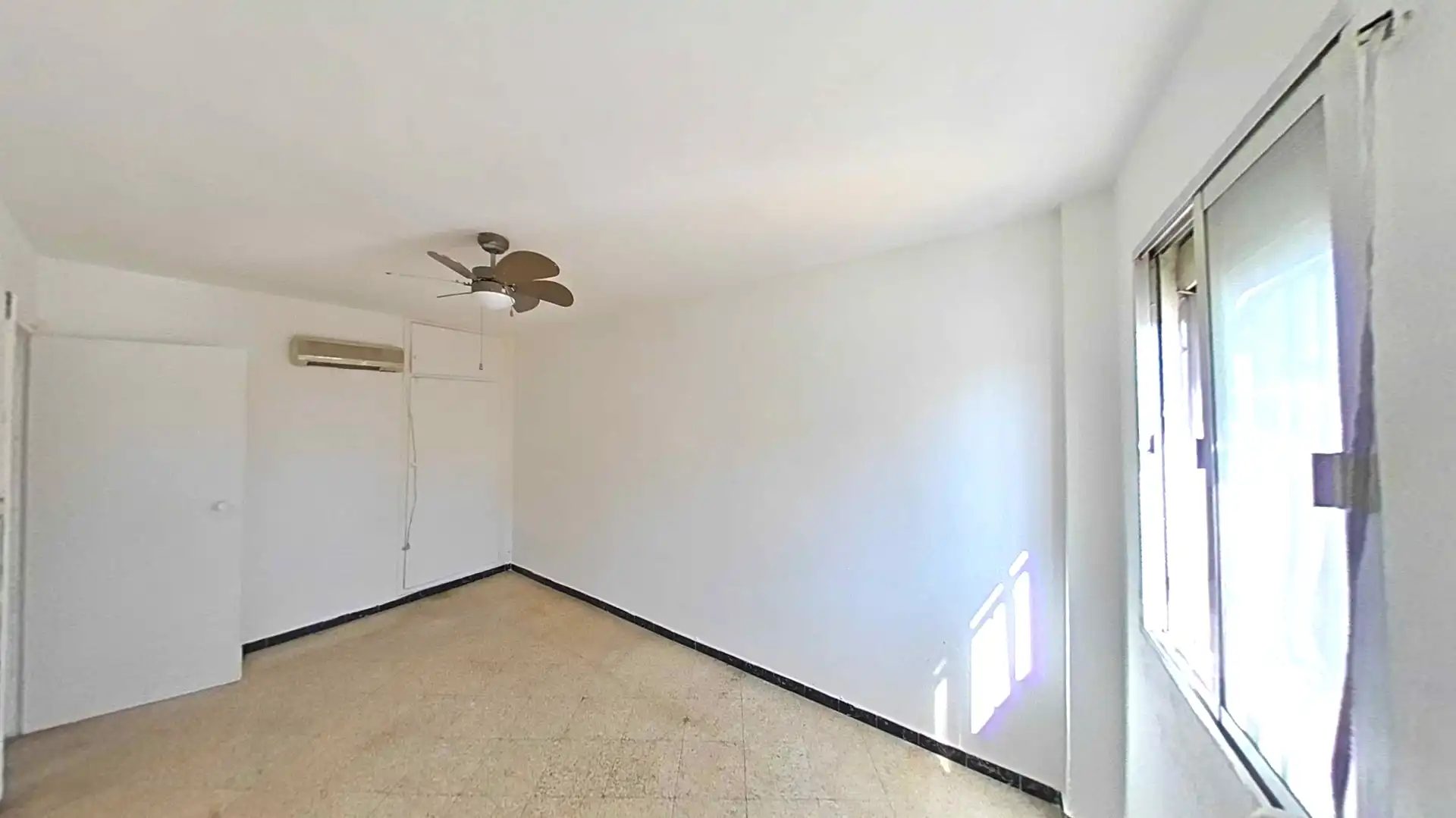 Sala de estar de Piso en venta en Sevilla con Aire acondicionado y Balcón