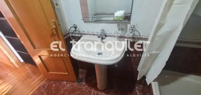 Bathroom of Flat for rent in Madrid  with Air Conditioner, Parquet flooring and Furnished