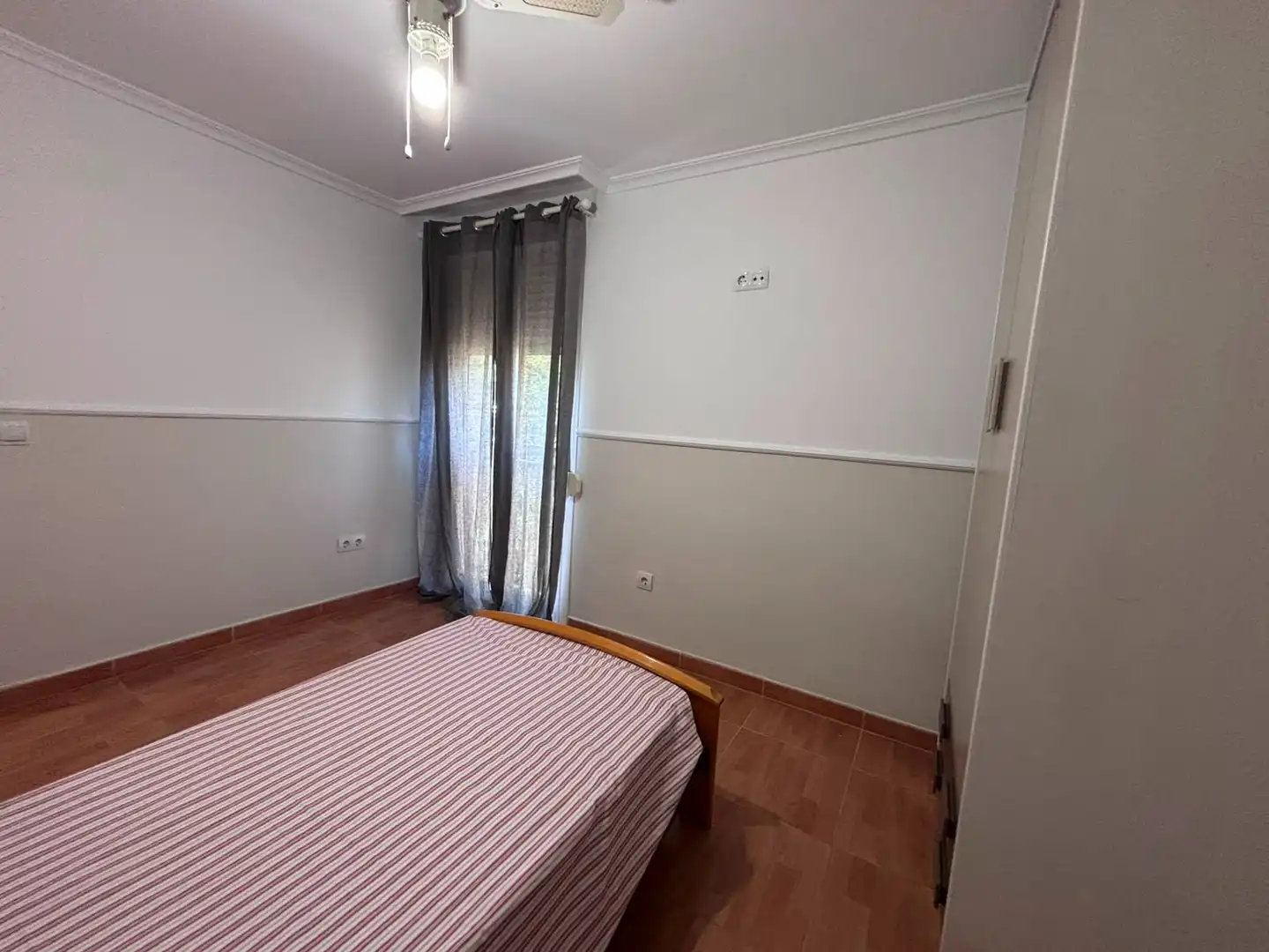 Bedroom of Flat for rent in Burjassot  with Furnished, Oven and Washing machine