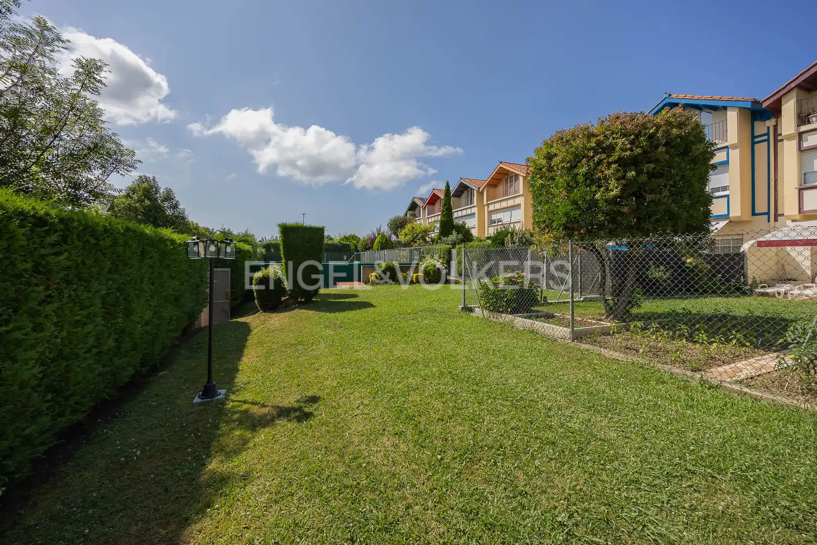 Vista exterior de Casa o chalet en venta en Loiu con Calefacción, Jardín privado y Piscina