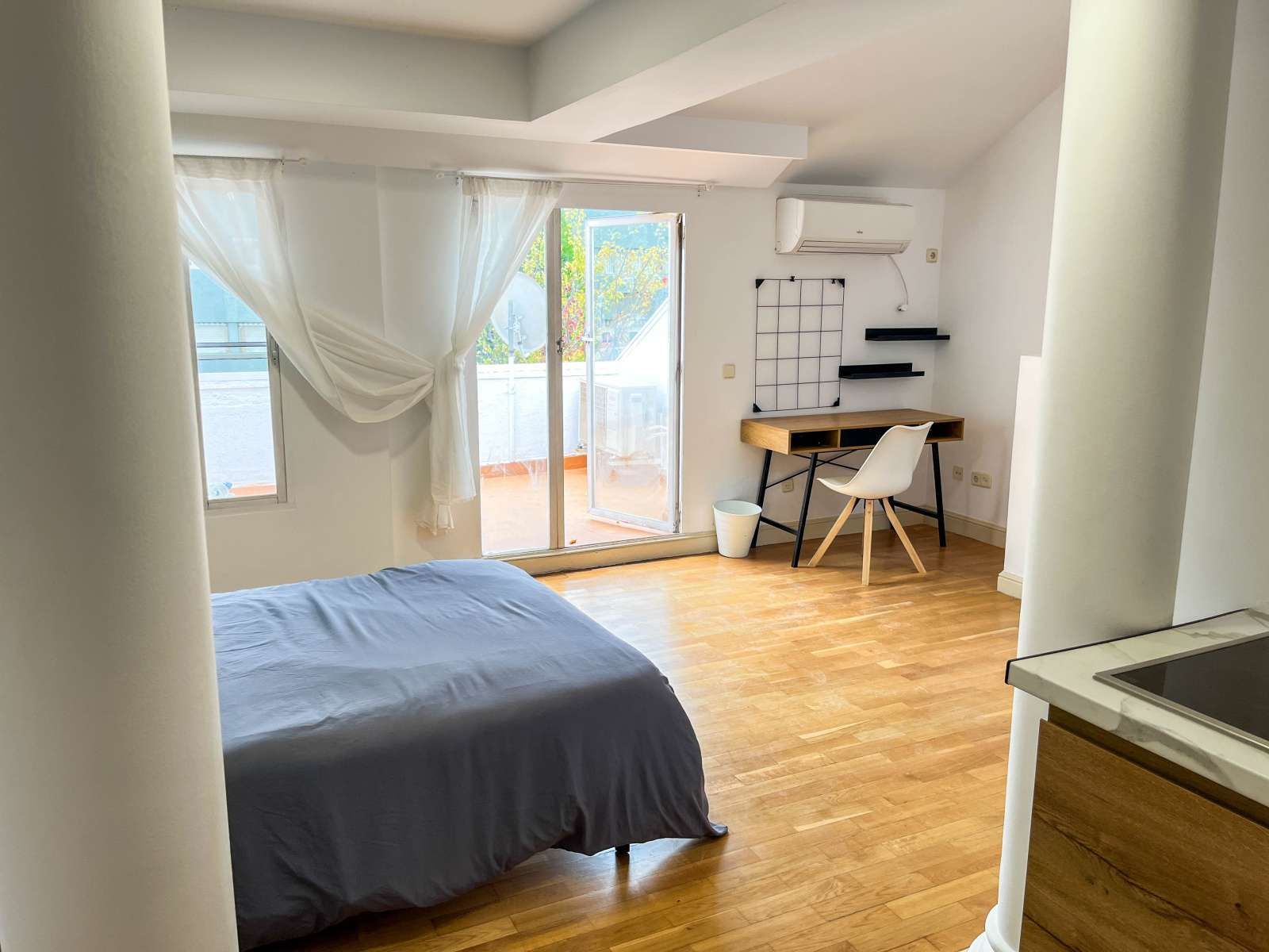 Bedroom of Study to share in  Madrid Capital  with Air Conditioner, Terrace and Furnished