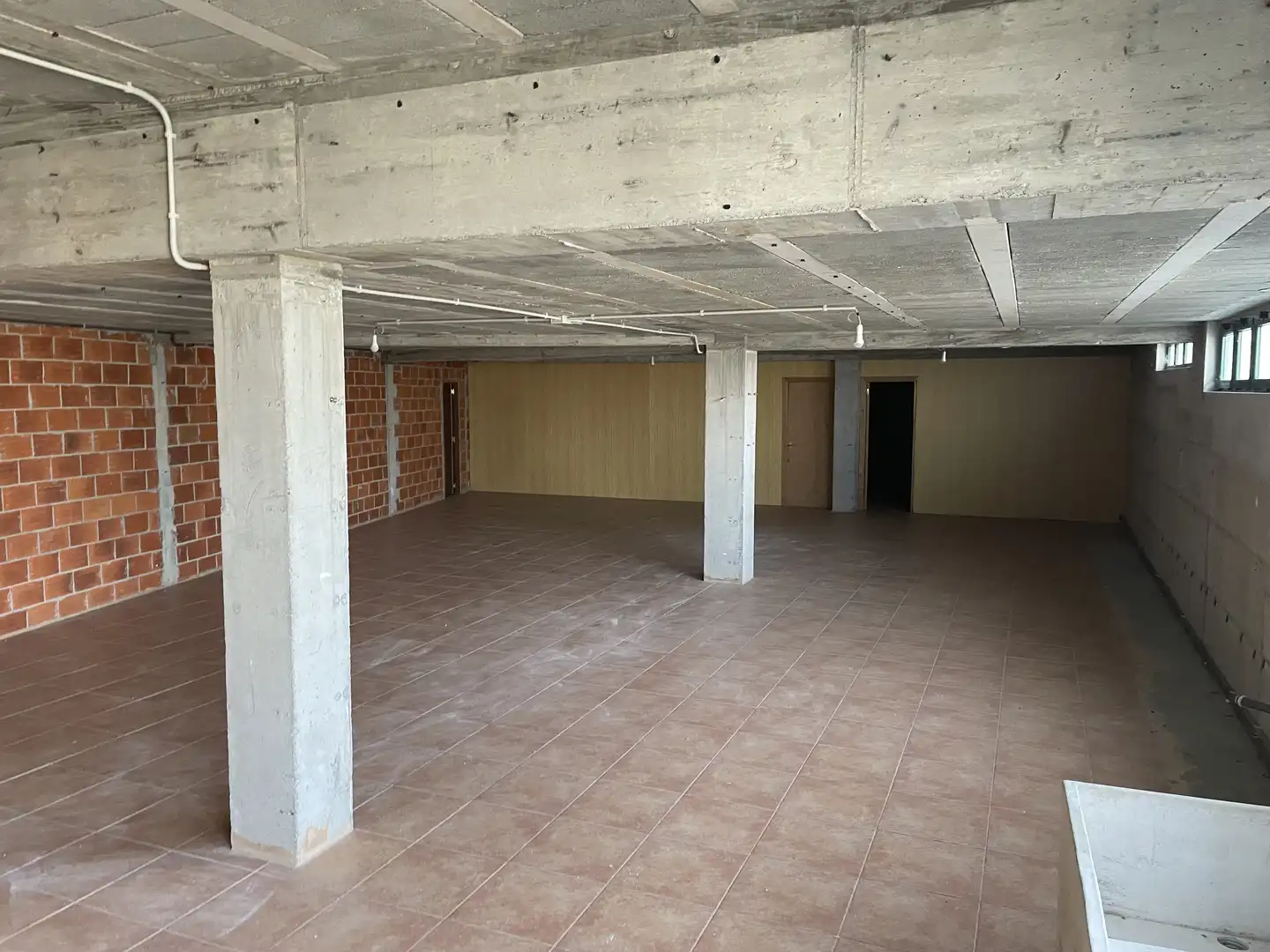 Commercial properties for sale in Moeche