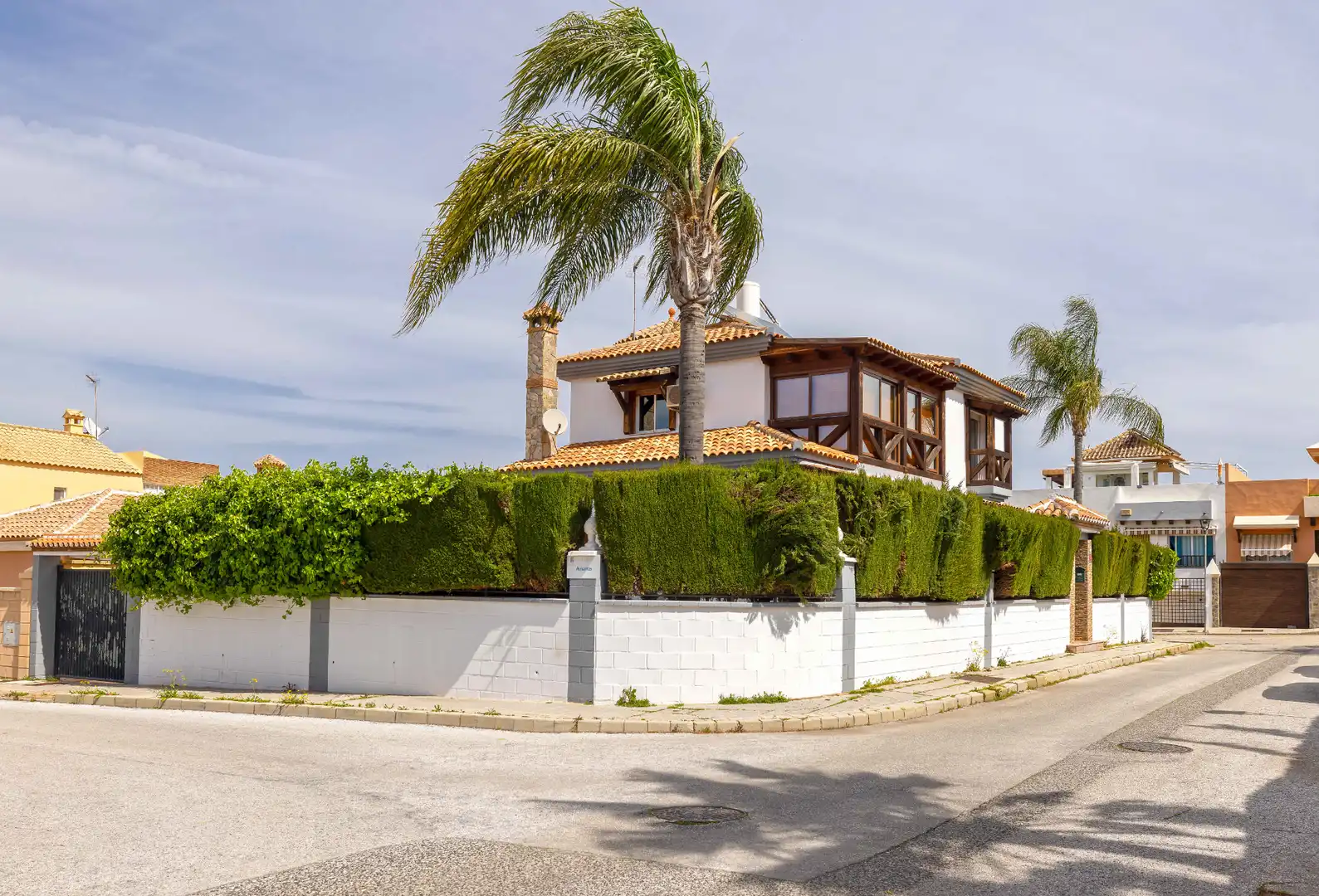 Vista exterior de Casa o xalet en venda en Alhaurín de la Torre amb Aire condicionat, Calefacció i Jardí privat