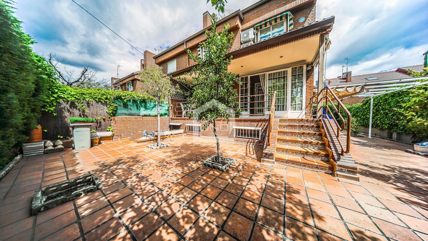 Jardí de Casa adosada en venda en Alcorcón amb Aire condicionat, Calefacció i Parquet