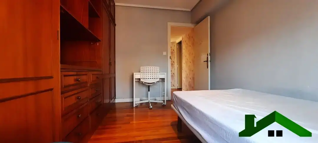 Bedroom of Flat for rent in Bilbao   with Heating and Balcony