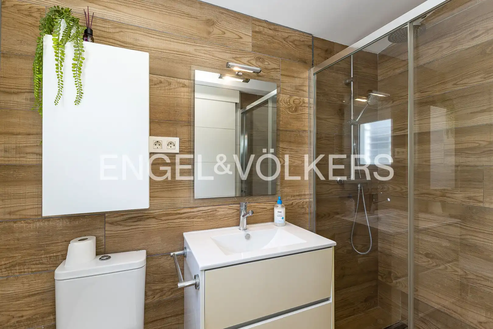 Baño de Casa o chalet en venta en Vilanova i la Geltrú con Aire acondicionado, Calefacción y Jardín privado