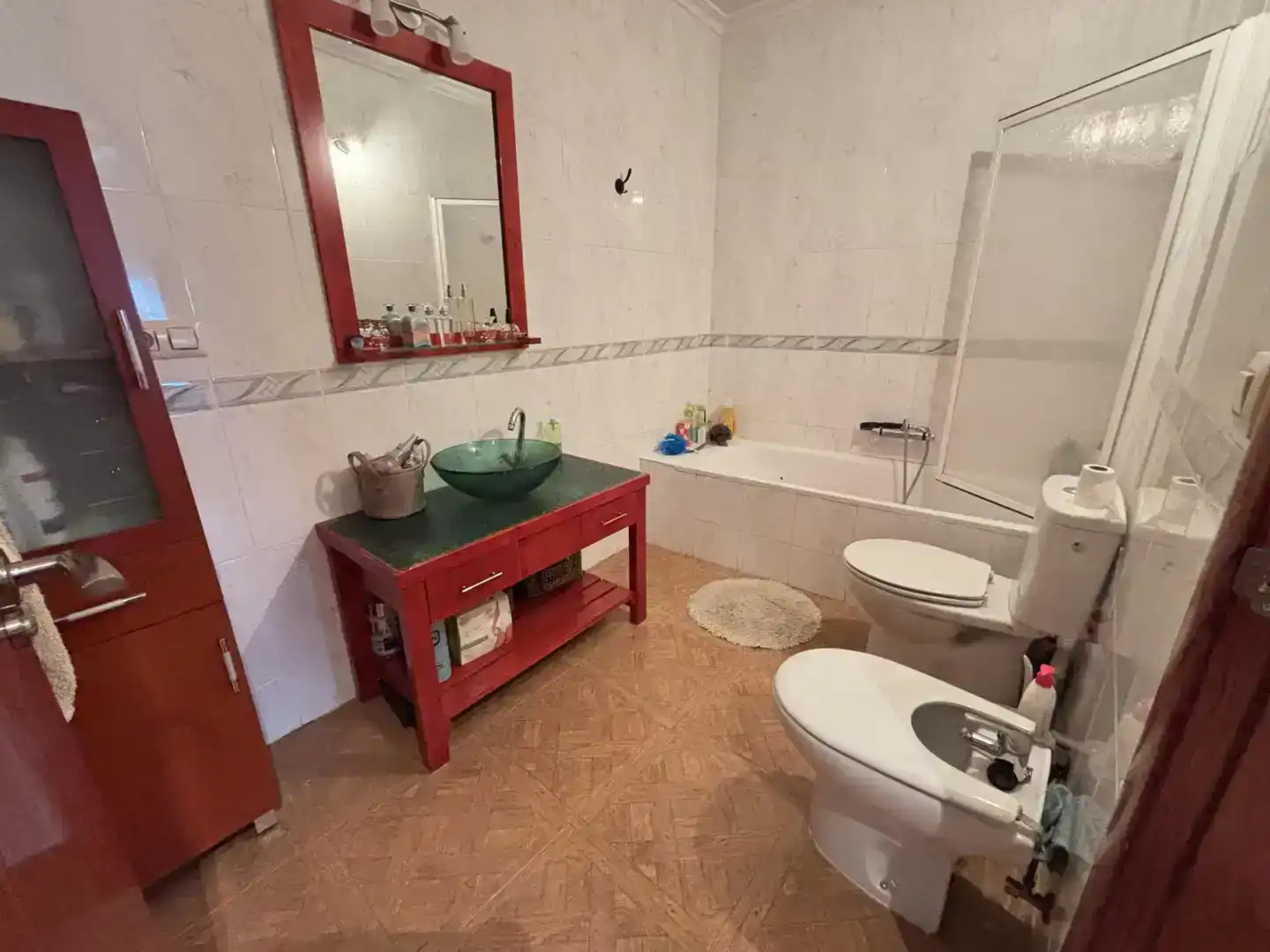 Bany de Casa adosada en venda en Robledo amb Parquet, Traster i Moblat
