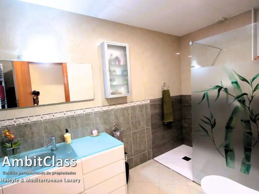 Baño de Piso en venta en Mataró con Aire acondicionado, Terraza y Internet