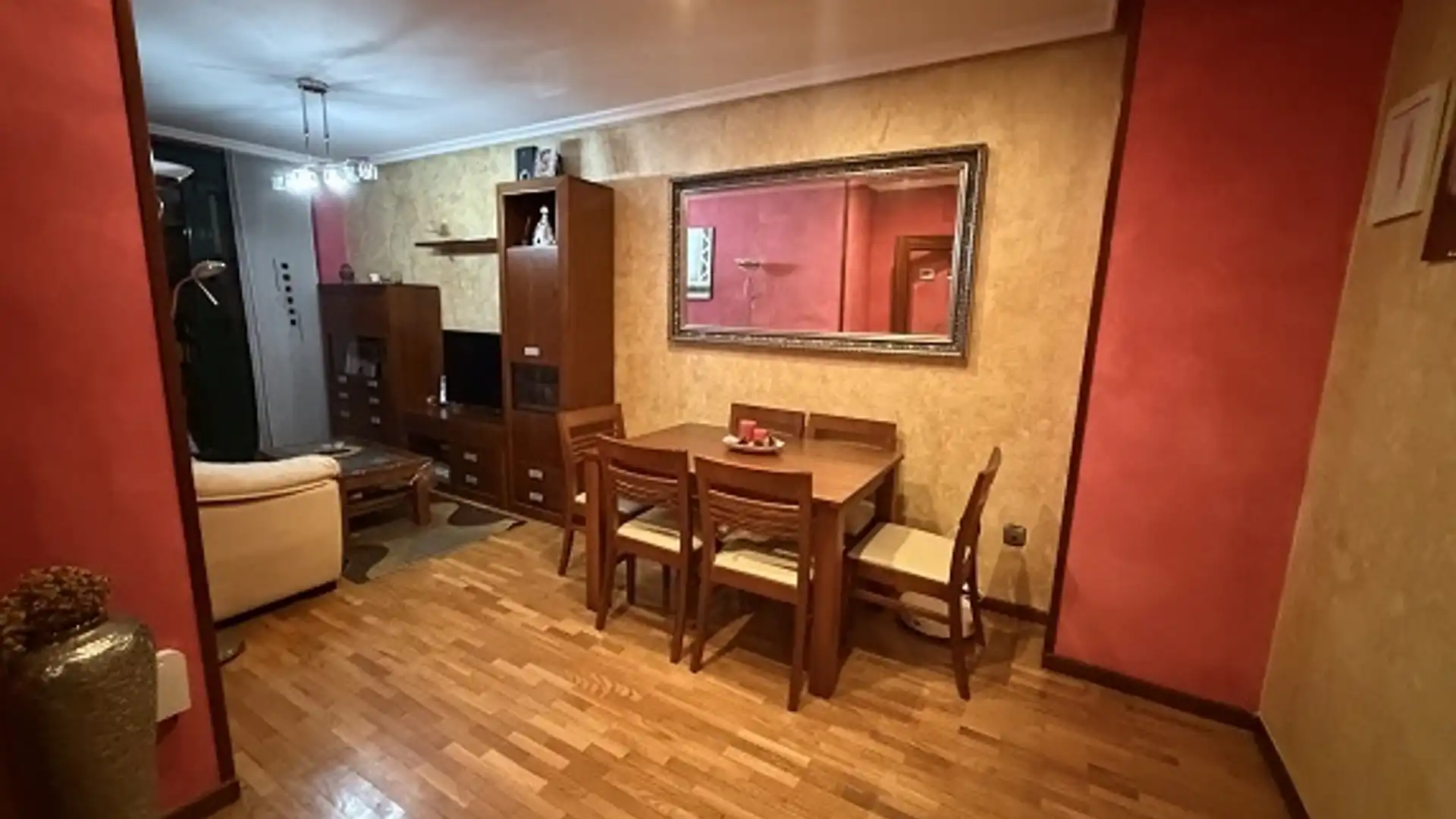 Sala d'estar de Pis en venda en Mieres (Asturias) amb Calefacció, Moblat i Balcó