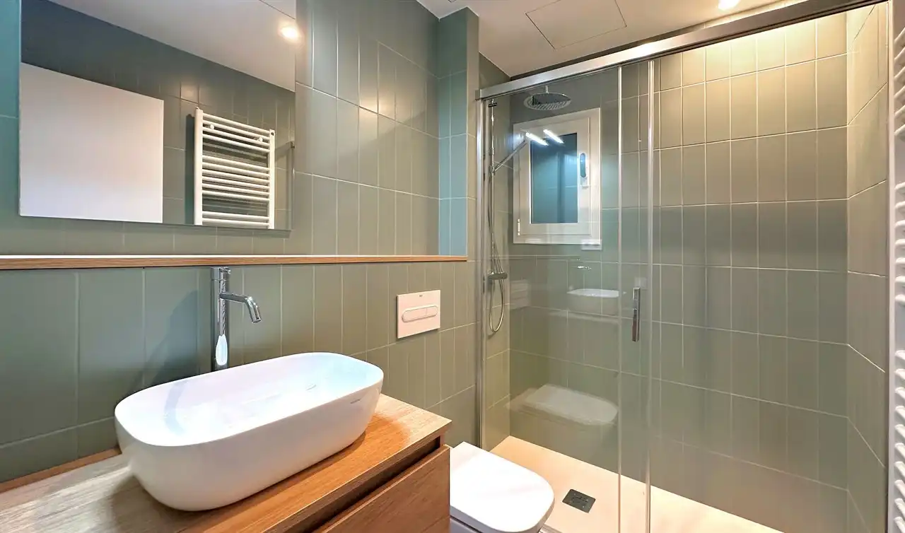 Bathroom of Flat for sale in Barcelona  with Air Conditioner, Parquet flooring and Terrace