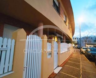 Vista exterior de Casa adosada en venda en Chiclana de la Frontera