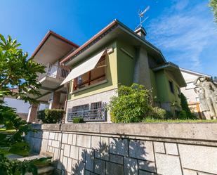 Vista exterior de Casa o xalet en venda en Vigo  amb Jardí privat