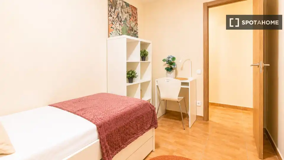 Schlafzimmer von Wohnung zur Miete in L'Hospitalet de Llobregat mit Klimaanlage, Heizung und Möbliert
