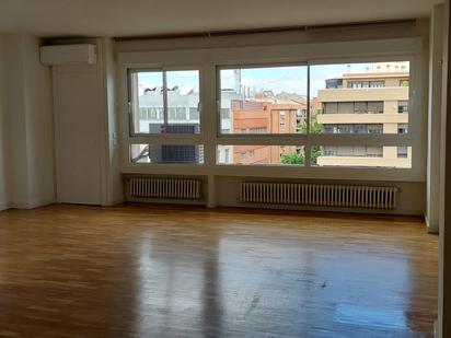 Living room of Attic to rent in  Madrid Capital  with Air Conditioner and Terrace