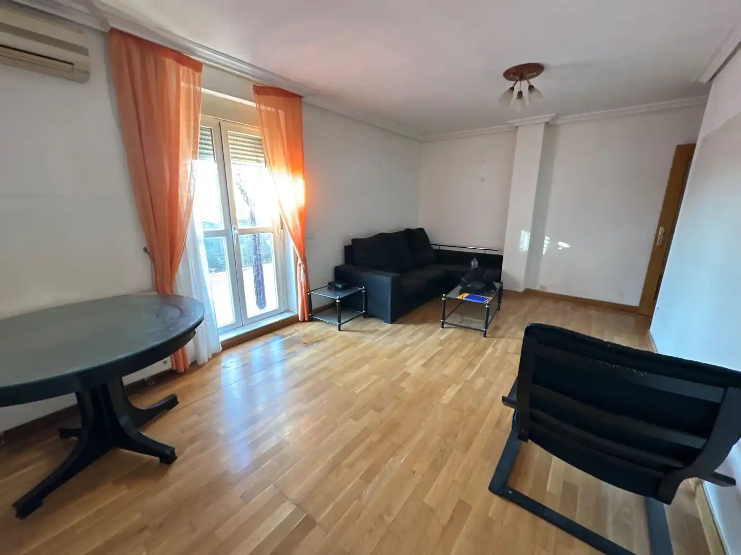 Sala de estar de Ático en venta en Santa Marta de Tormes con Calefacción, Terraza y Amueblado