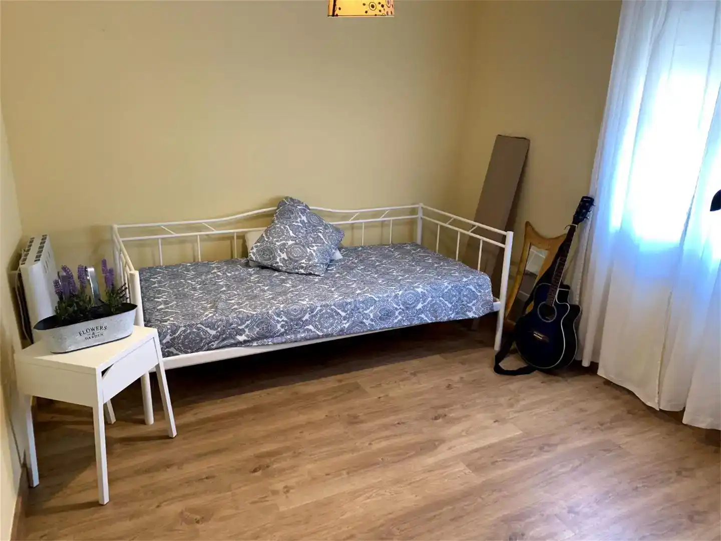 Dormitori de Casa o xalet en venda en Codo amb Jardí privat, Parquet i Piscina