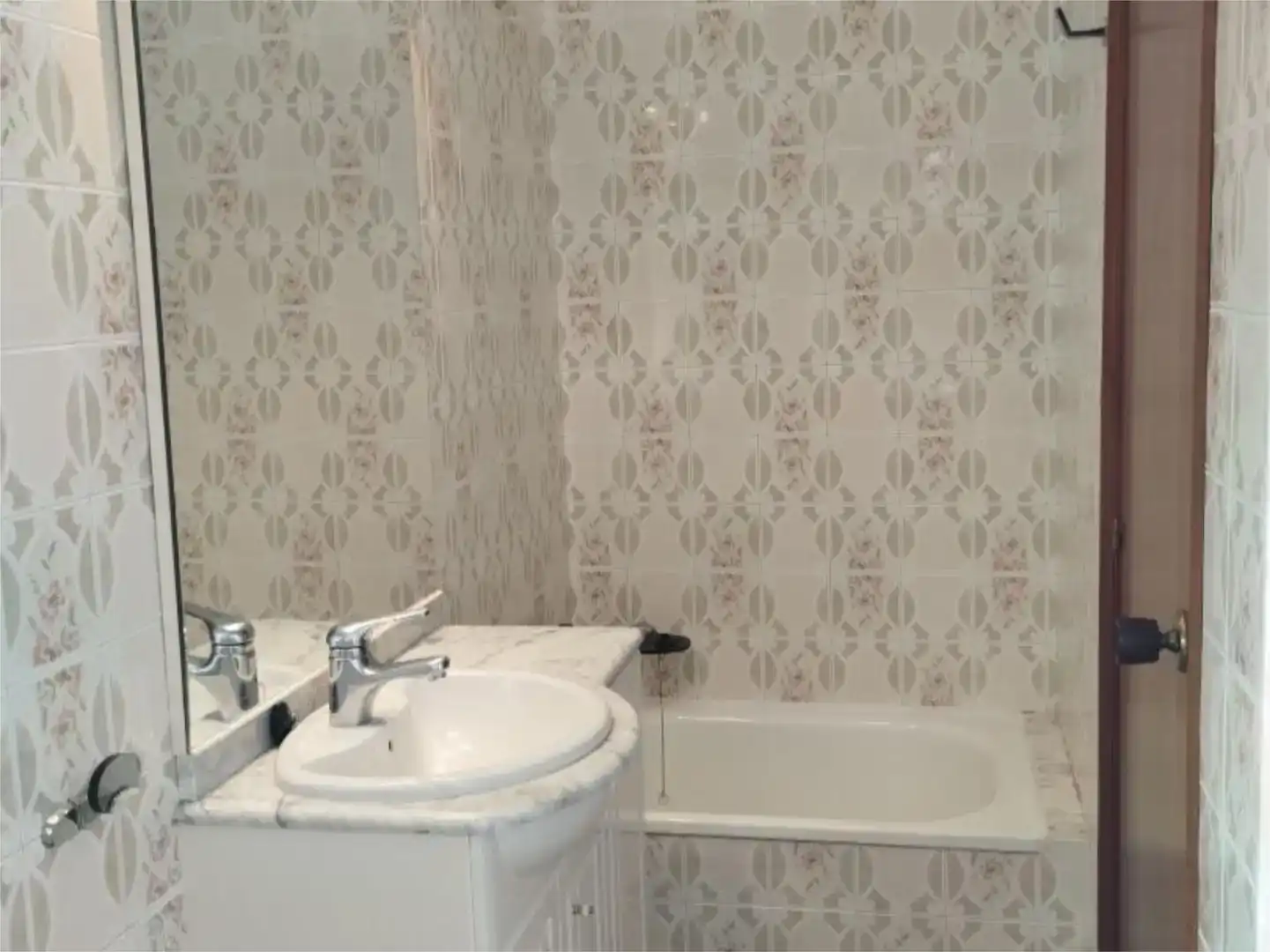 Badezimmer von Wohnung zum Verkauf in Mugardos mit Balkon