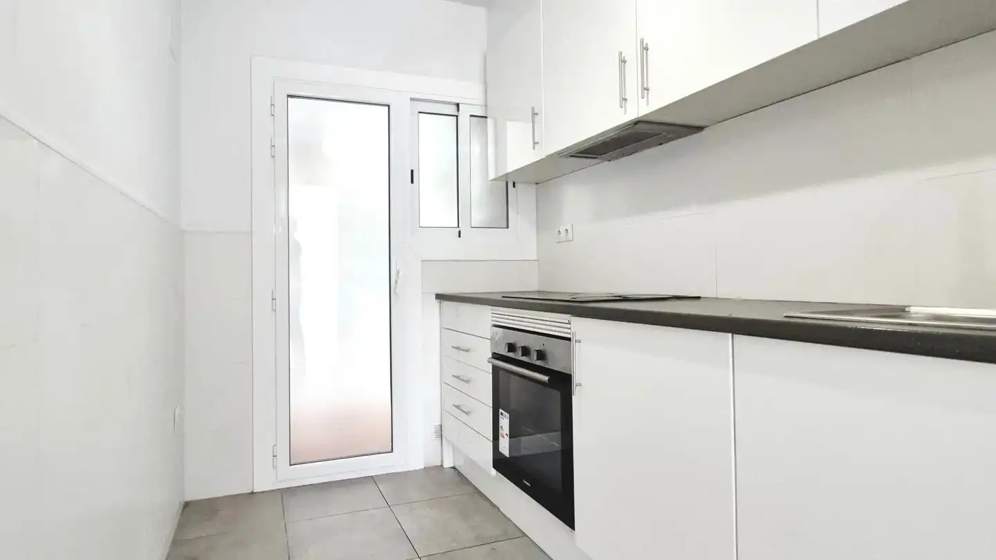 Kitchen of Flat for sale in Terrassa  with Parquet flooring and Alarm