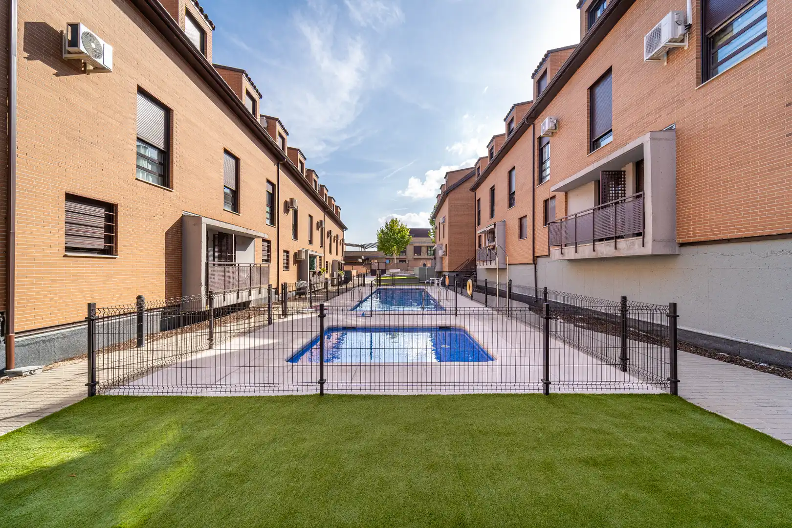Piscina de Pis en venda en Sevilla la Nueva amb Aire condicionat, Calefacció i Traster