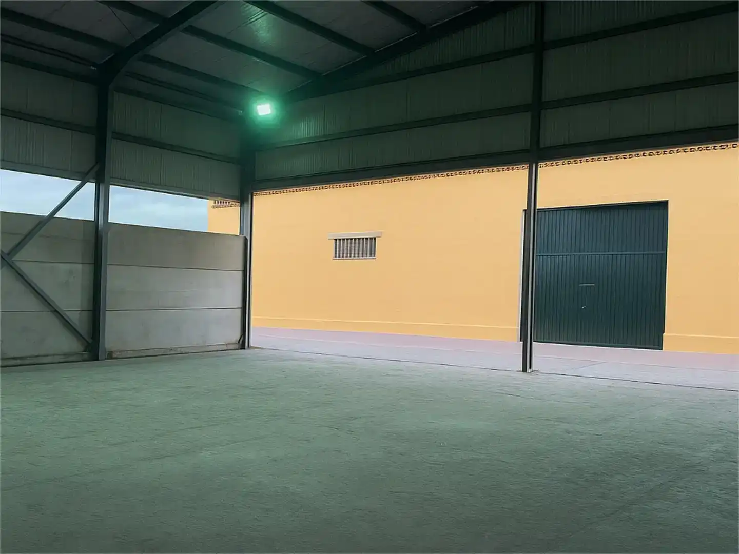 Exterior view of Industrial buildings for rent in Aranjuez