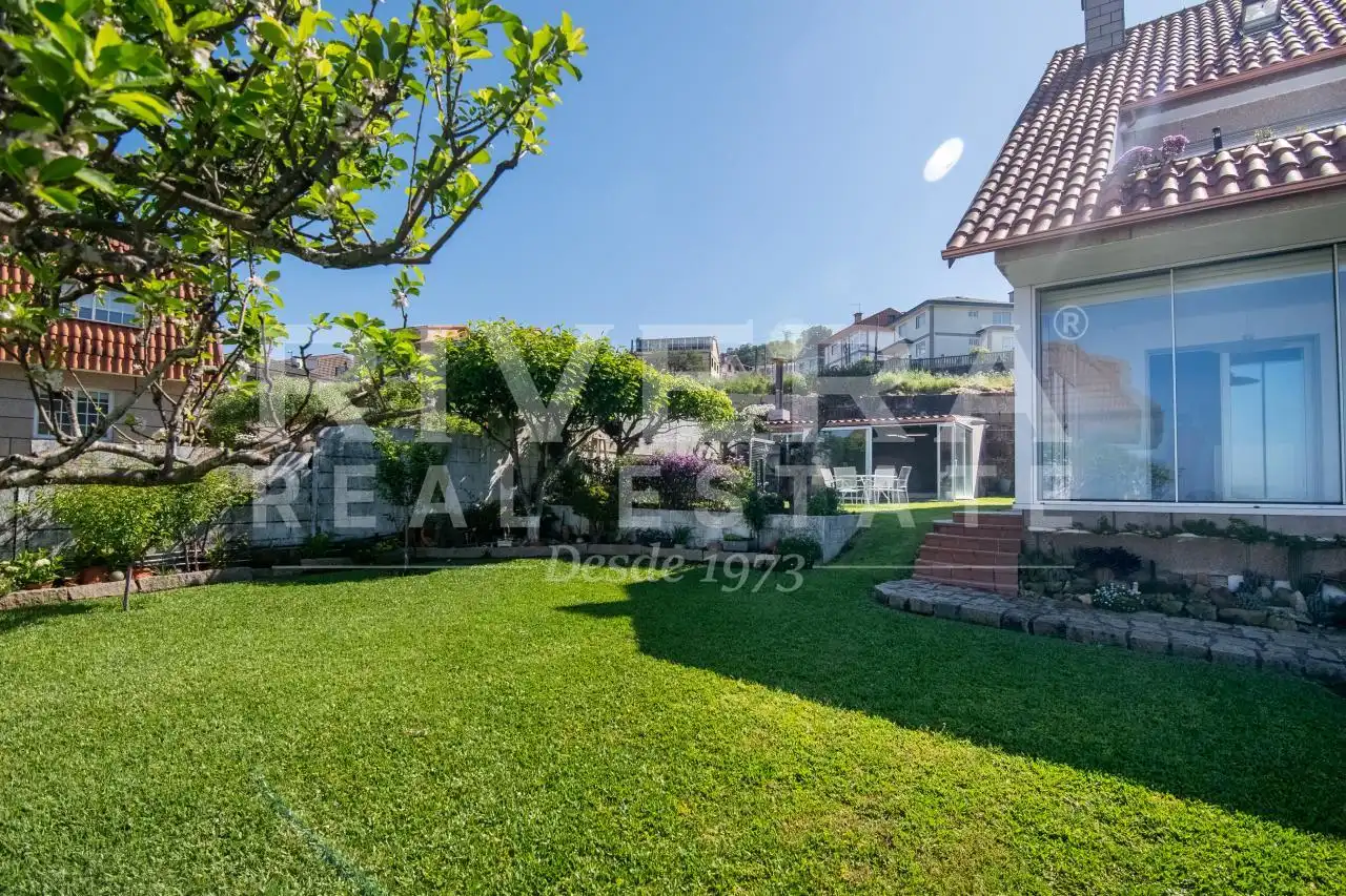 Jardí de Casa o xalet en venda en Redondela amb Calefacció i Jardí privat