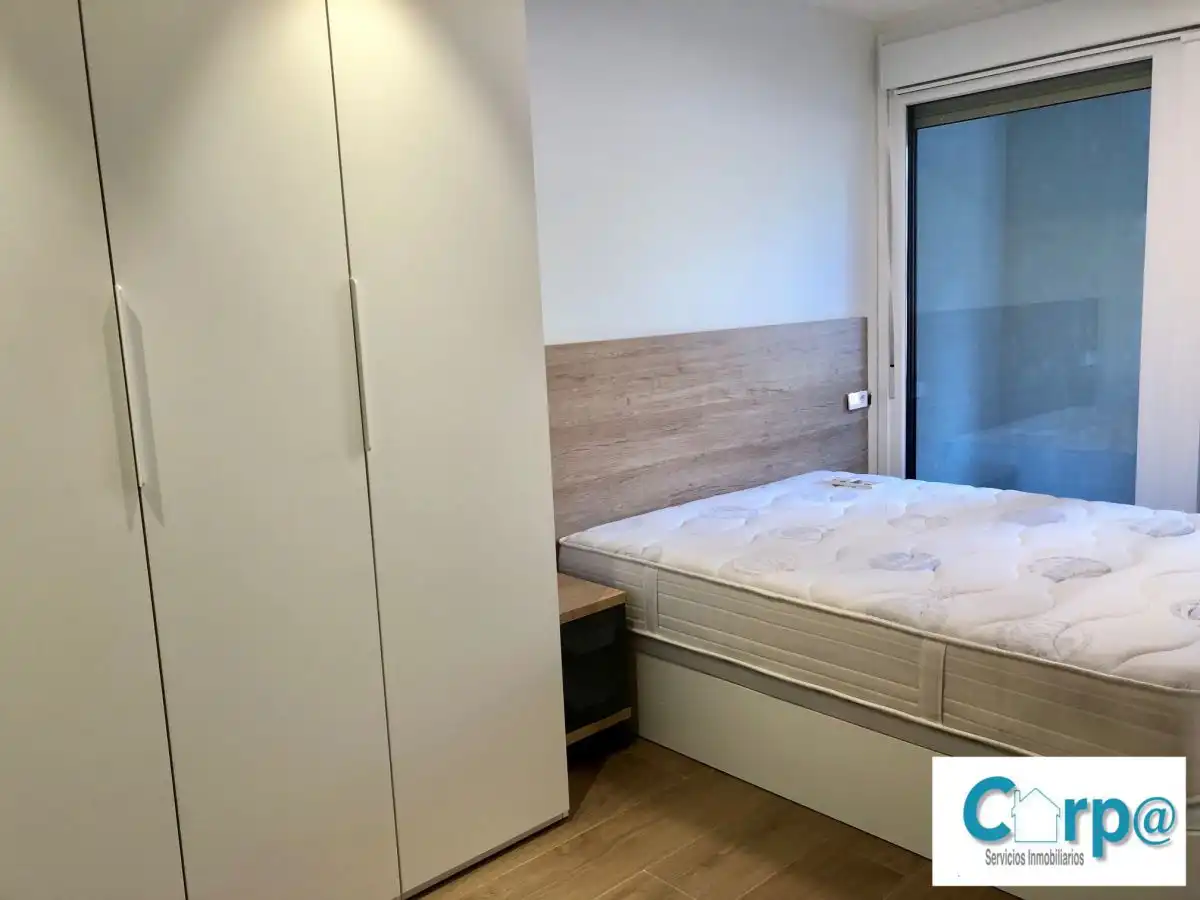 Habitación de Piso de alquiler en  Pamplona / Iruña con Calefacción, Terraza y Amueblado