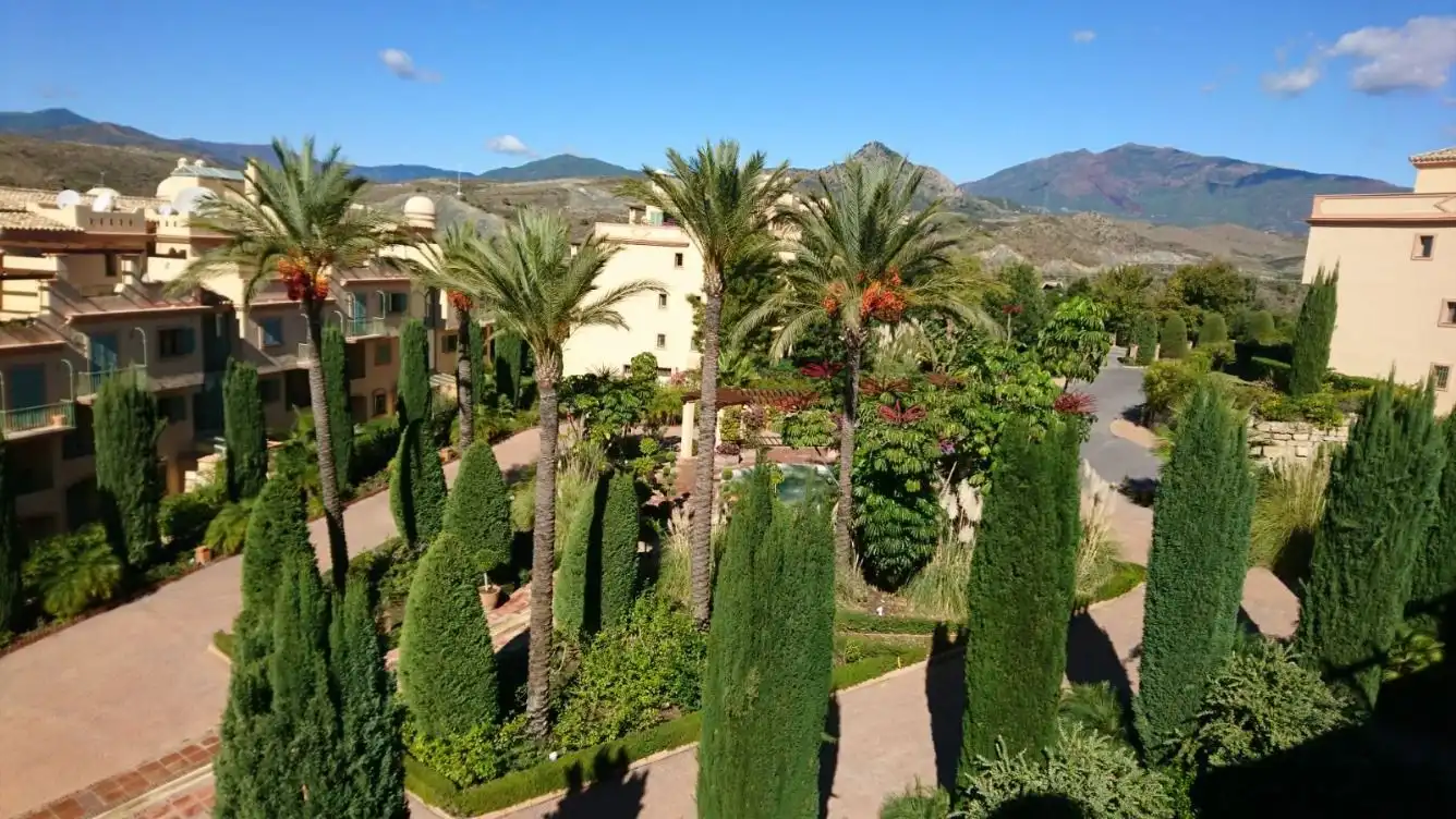 Vista exterior de Dúplex en venta en Benahavís con Aire acondicionado, Parquet y Terraza