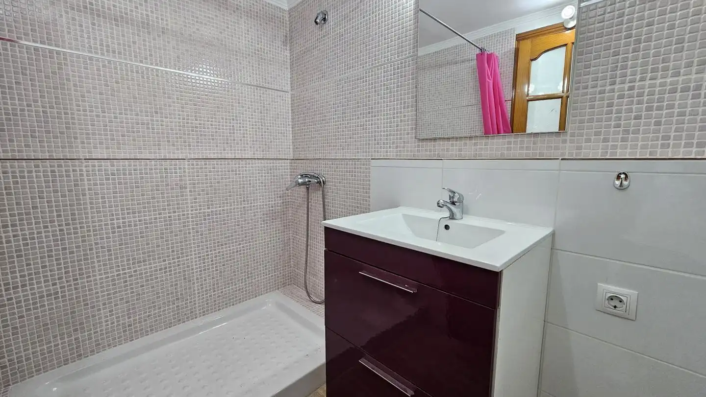 Bany de Casa o xalet en venda en Santa Lucía de Tirajana amb Jardí privat, Terrassa i Piscina