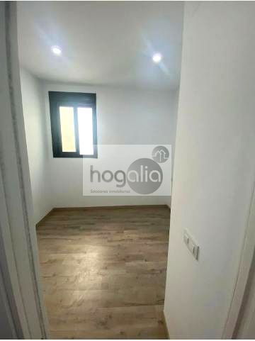 Habitación de Piso de alquiler en  Sevilla Capital con Aire acondicionado y Balcón