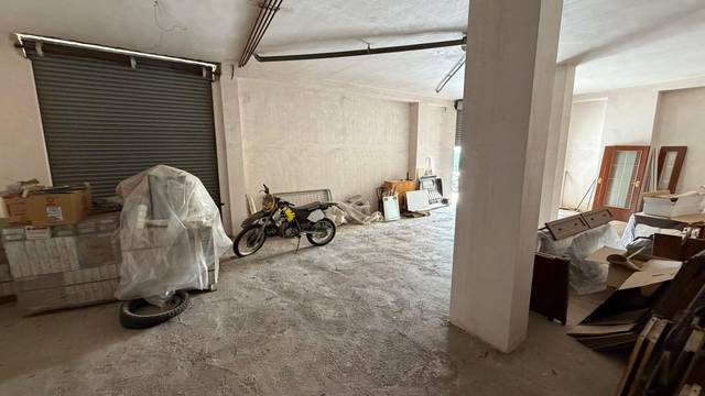 Local comercial en Alquiler en Calle de Sagunto en Ciutat del Transport - La Salera