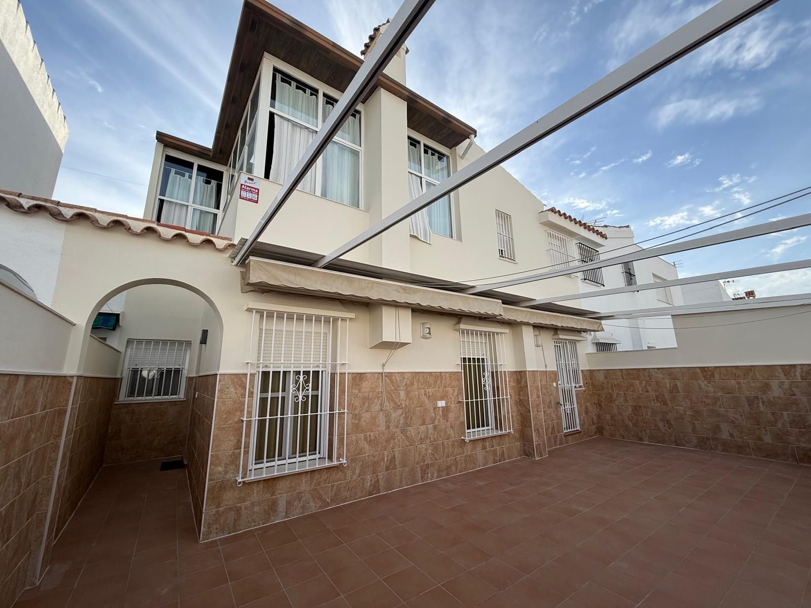 Vista exterior de Casa adosada en venta en Chiclana de la Frontera