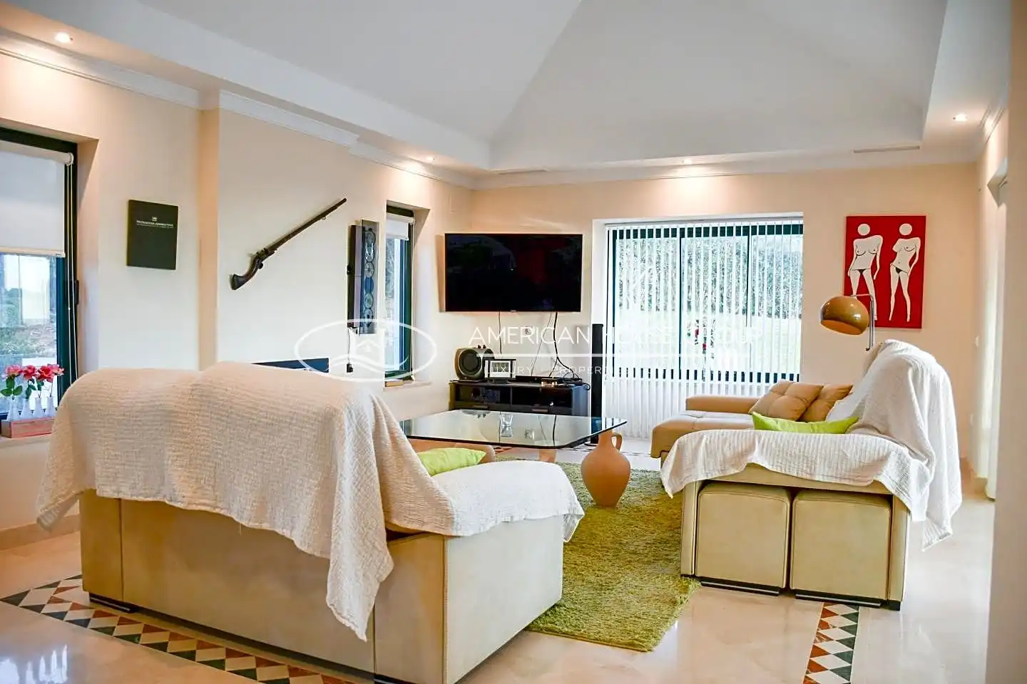 Sala d'estar de Casa o xalet en venda en Arcos de la Frontera amb Aire condicionat, Calefacció i Jardí privat