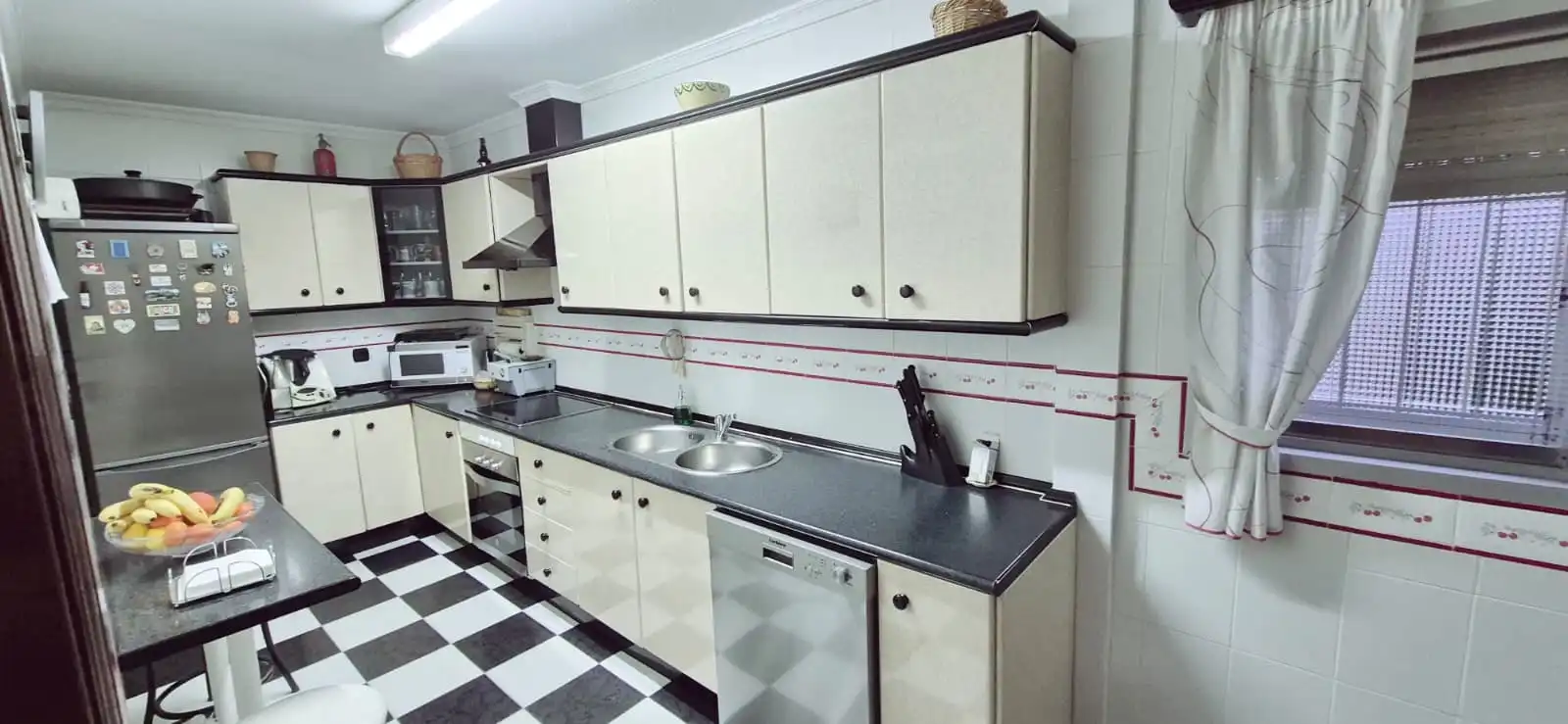 Kitchen of Flat for sale in  Sevilla Capital  with Air Conditioner