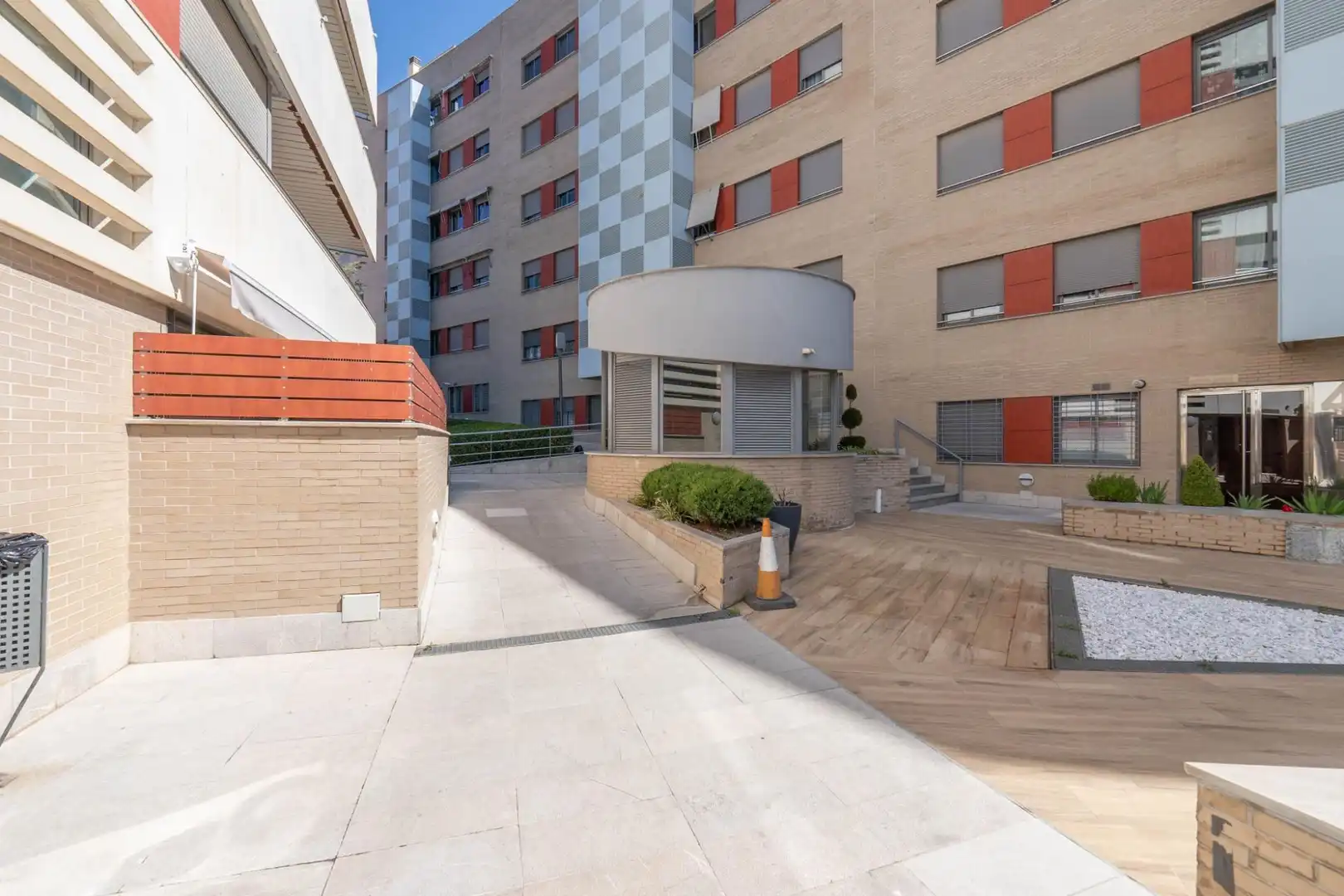 Exterior view of Flat for sale in Granada  with Air Conditioner, Heating and Private garden