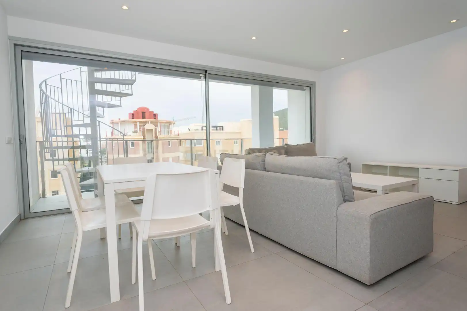 Wohnzimmer von Wohnungen zur Miete in Santa Eulària des Riu mit Klimaanlage, Ofen und Waschmaschine