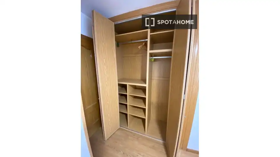 Habitación de Piso de alquiler en Madrid con Aire acondicionado, Calefacción y Amueblado