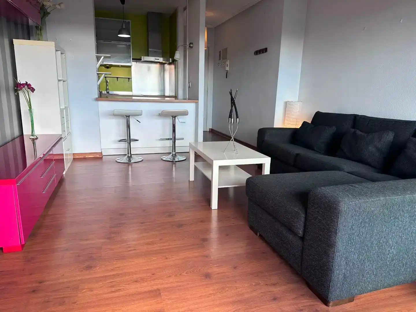 Sala d'estar de Apartament en venda en Vigo  amb Jardí privat, Parquet i Traster